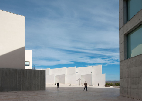 Health Faculty in Zaragoza by Taller Basico de Arquitectura