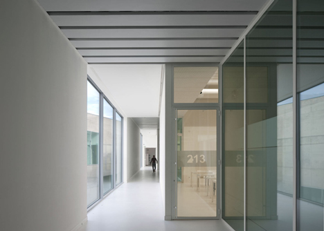 Health Faculty in Zaragoza by Taller Basico de Arquitectura