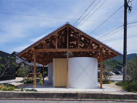 Hut with the Arc Wall by Tato Architects