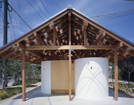 Hut with the Arc Wall by Tato Architects