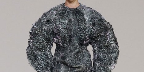 Magnetic grown dresses by Iris van Herpen and Jolan van der Wiel