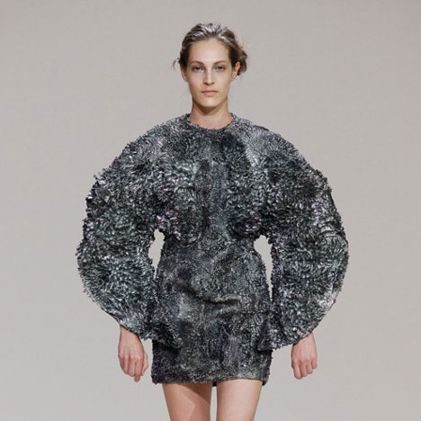 Magnetic grown dresses by Iris van Herpen and Jolan van der Wiel