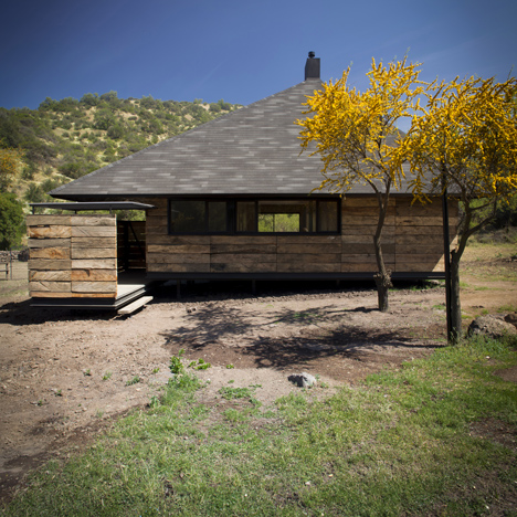 Hijuela El Durazno Caretaker’s House by emA