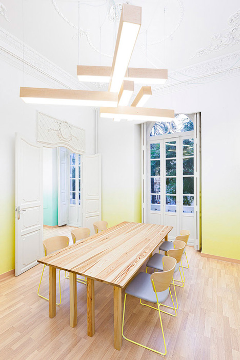 2Day Languages by Masquespacio