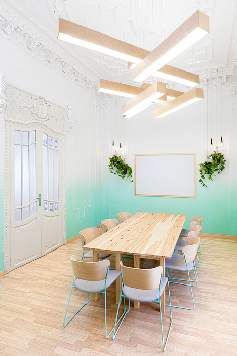 2Day Languages by Masquespacio