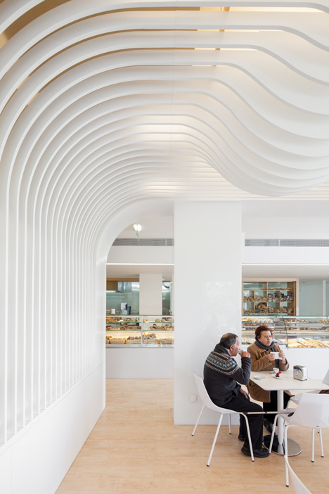 dezeen_Bakery in Porto by Paulo Merlini_3