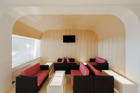 dezeen_Bakery in Porto by Paulo Merlini_6