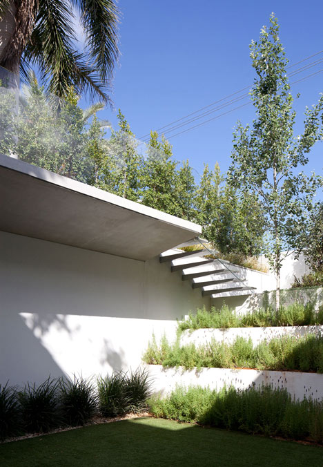House Between Two Yards by Pitsou Kedem