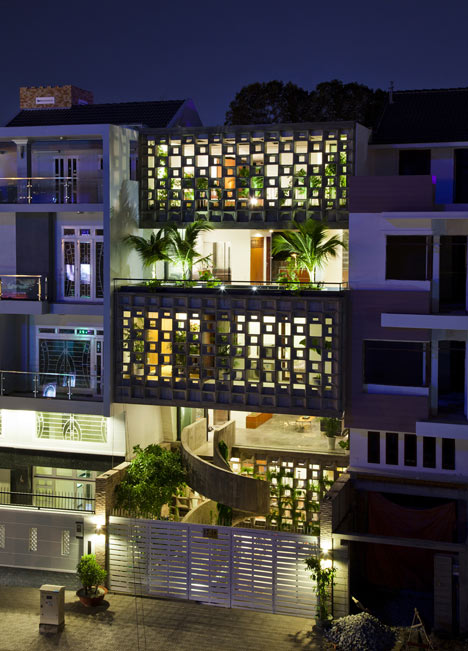 Binh Thanh House by Vo Trong Nghia and Sanuki + Nishizawa