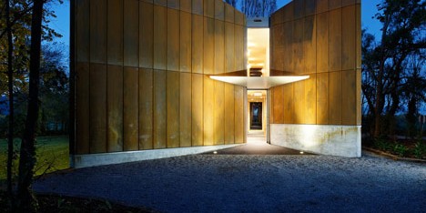 Cloudy Bay Shack by Paul Rolfe Architects and Tonkin Zulaikha Greer Architects