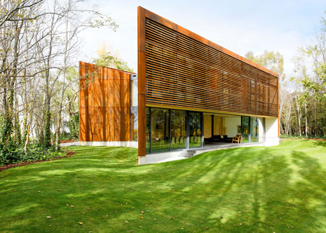 Cloudy Bay Shack by Paul Rolfe Architects and Tonkin Zulaikha Greer Architects