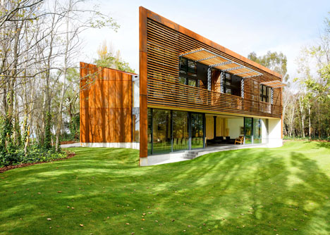 Cloudy Bay Shack by Paul Rolfe Architects and Tonkin Zulaikha Greer Architects