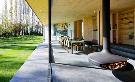 Cloudy Bay Shack by Paul Rolfe Architects and Tonkin Zulaikha Greer Architects