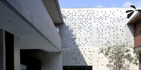 Courtyard House by Formwerkz Architects