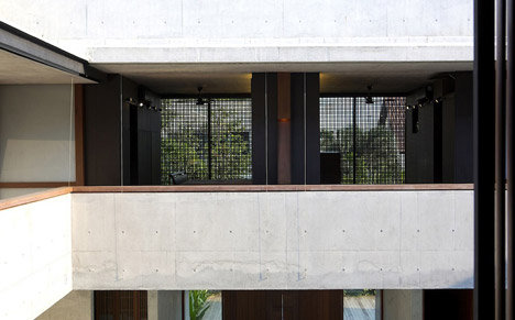 Courtyard House by Formwerkz Architects