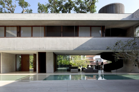 Courtyard House by Formwerkz Architects