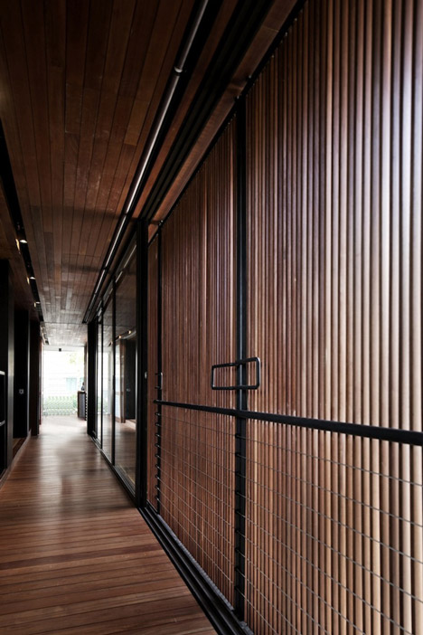 Courtyard House by Formwerkz Architects