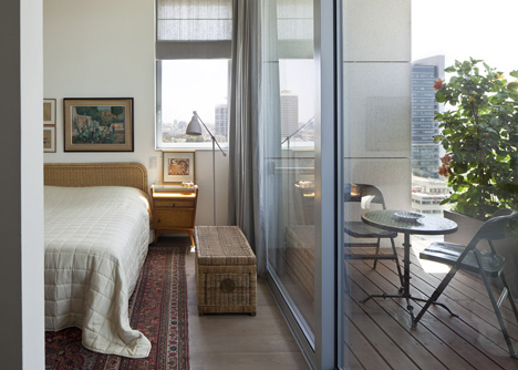 Flat in Tel Aviv by Jacobs-Yaniv Architects