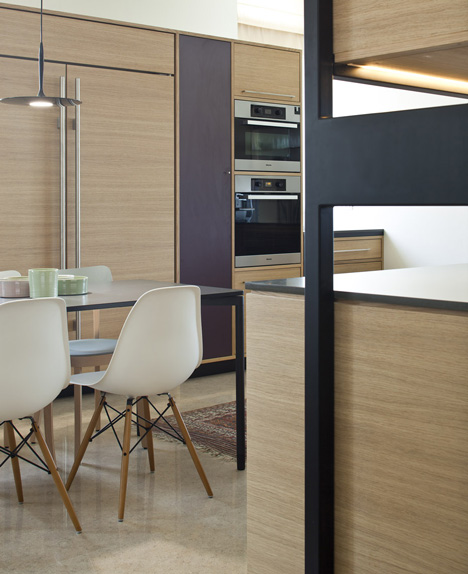 Flat in Tel Aviv by Jacobs-Yaniv Architects