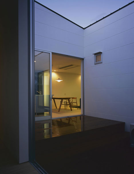 House in Kamoshima by Horibe Associates