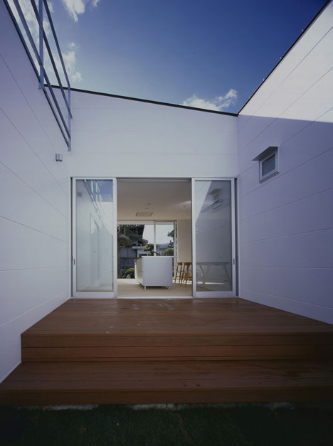 House in Kamoshima by Horibe Associates