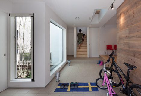 House in Ofuna by Level Architects