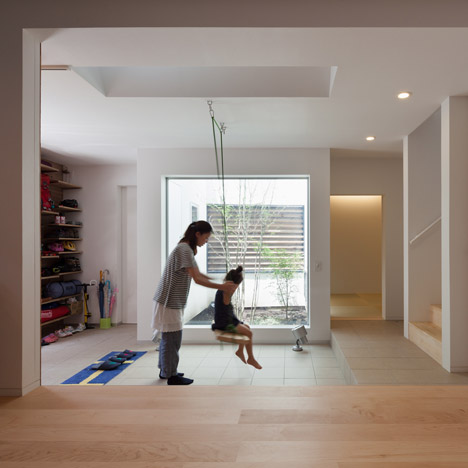 House in Ofuna by Level Architects