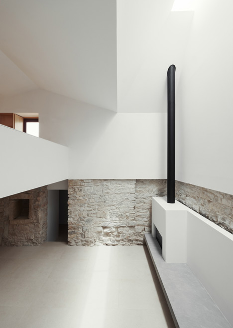 House in Serra de Janeanes by João Branco