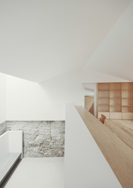 House in Serra de Janeanes by João Branco