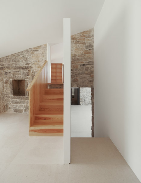 House in Serra de Janeanes by João Branco