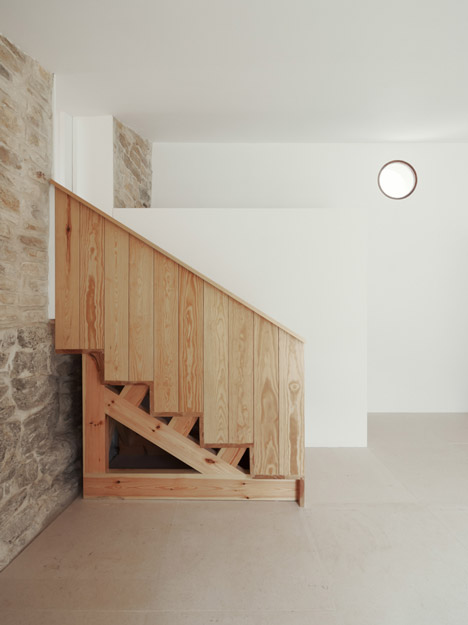 House in Serra de Janeanes by João Branco