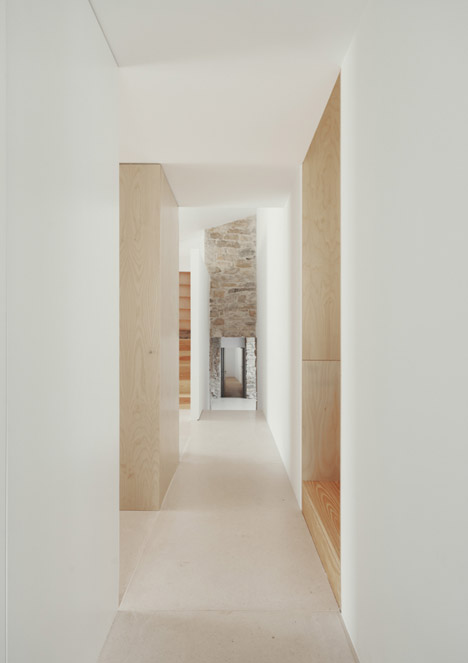 House in Serra de Janeanes by João Branco