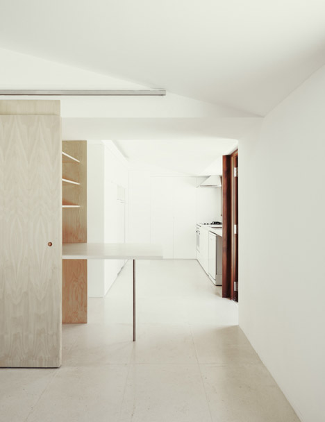 House in Serra de Janeanes by João Branco