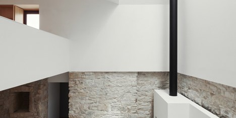 House in Serra de Janeanes by João Branco