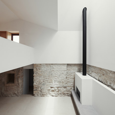 House in Serra de Janeanes by João Branco