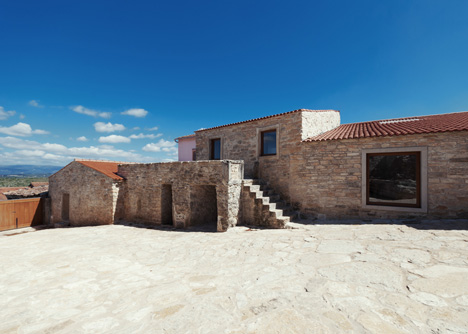 House in Serra de Janeanes by João Branco