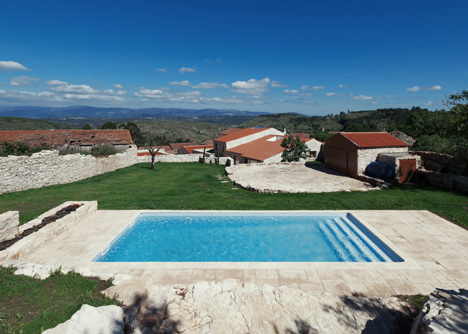 House in Serra de Janeanes by João Branco