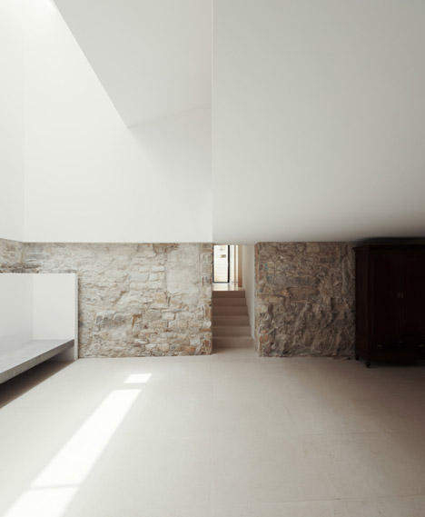 House in Serra de Janeanes by João Branco