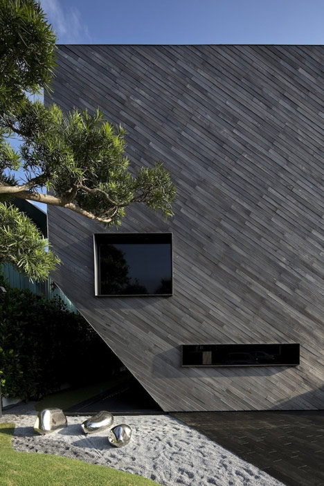 Diamond House by Formwerkz Architects