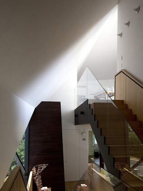 Diamond House by Formwerkz Architects