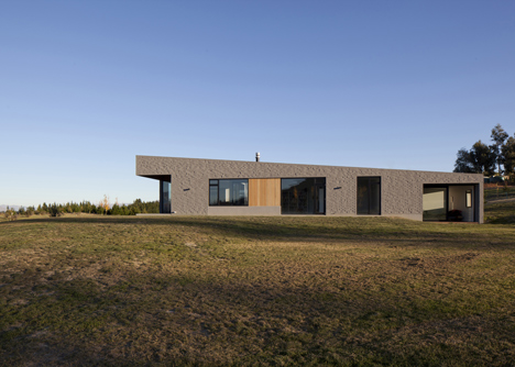 Lake Hawea Courtyard House by Glamuzina Paterson Architects