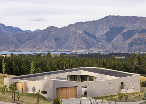 Lake Hawea Courtyard House by Glamuzina Paterson Architects