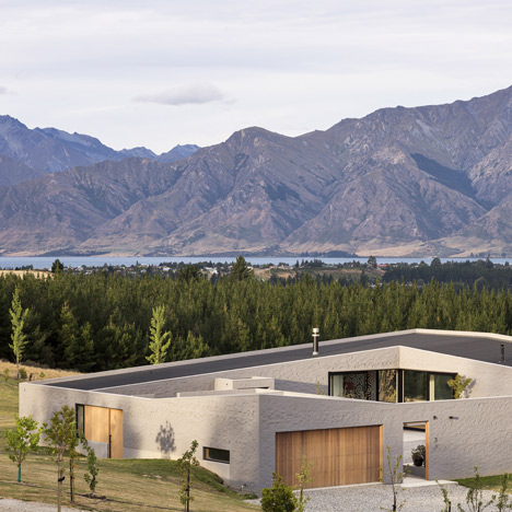 Lake Hawea Courtyard House by Glamuzina Paterson Architects