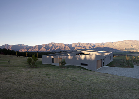 Lake Hawea Courtyard House by Glamuzina Paterson Architects