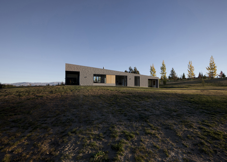 Lake Hawea Courtyard House by Glamuzina Paterson Architects
