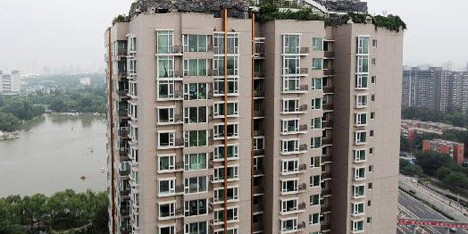 dezeen_Mountain-built-on-top-of-Chinese-apartment-block_1