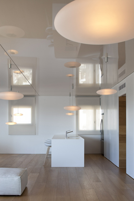 O Apartment by Paritzki & Liani Architects