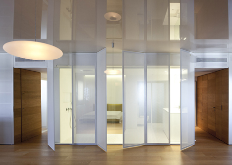 O Apartment by Paritzki & Liani Architects