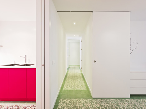 Renovated apartment by Romero Vallejo Arquitectos