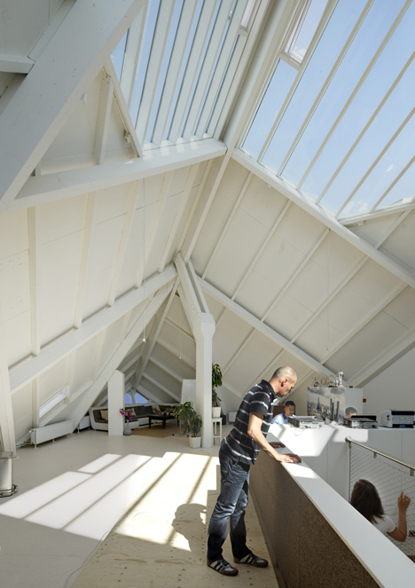 Renovation of Piet Bloms' Supercube by Personal Architecture
